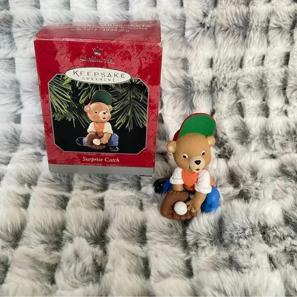 Hallmark Keepsake Ornament Surprise Catch Baseball Bear Christmas 1998 - Picture 1 of 13